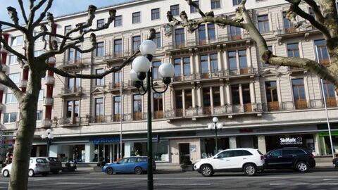 Hessen Mobil Hausfront Wiesbaden Hessen Mobil Hausfront Wiesbaden - zu sehen ist eine Hausfront in Jugendstil-Architektur an einer mit Autos befahrenen Straße in Wiesbaden