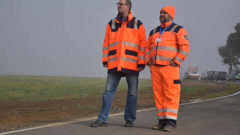 Verkehrsfreigabe, Geh- und Radweg, Jesbeg-Oberurff 6 Zwei Projektleiter von Hessen Mobil im gespräch