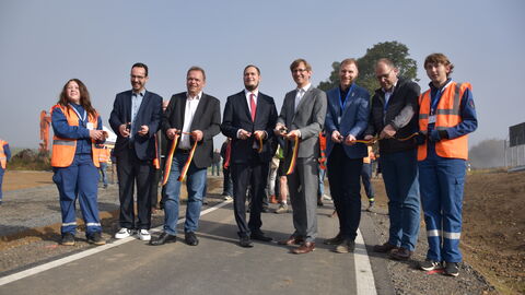 Verkehrsfreigabe, Geh- und Radweg, Jesbeg-Oberurff 8 Gruppenfoto der politischen Gäste, darunter auch Landrat und Bürgemeister
