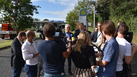 Auftakttermin Impfkampagne Land Hessen 7 Heiko Durth beantwortet Fragen der PressevertreterInnen