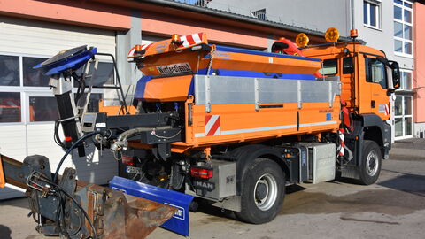 Hessen Mobil LKW mit Streuvorrichtung