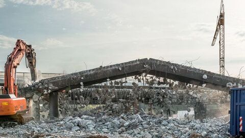 Abriss einer Stahl- und Spannbetonbrücke