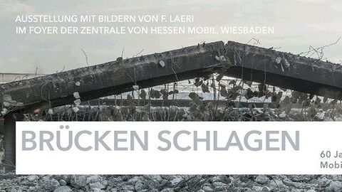 Schwarzweiß-Foto vom Abriss einer Stahl- und Spannbetonbrücke zur Bebilderung der Ausstellung  "Brücken schlagen"