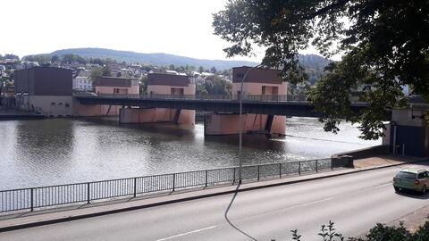 Wehrbrücke über den Neckar bei Hirschhorn Wehrbrücke über den Neckar bei Hirschhorn