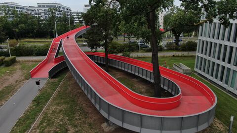 Fuß- und Radwegebrücke am Mozartturm Darmstadt Fuß- und Radwegebrücke am Mozartturm Darmstadt