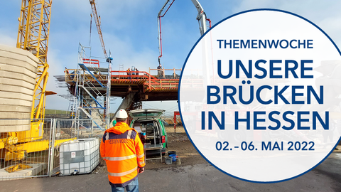 Unsere Brücken in Hessen Zur Themenwoche "Unsere Brücken in Hessen" zeigt das Bild einen Mitarbeiter von Hessen Mobil, der auf die Brückenbaustelle einer Ortsumgehung blickt