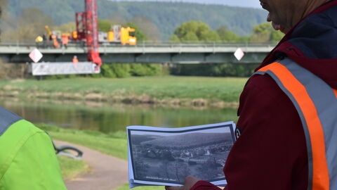 Bauwerksprüfung Gieselwerder 7 Das Bild zeigt die historische Brücke mit den Rundbögen