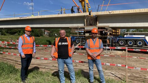 Pressetermin Einhub Brücke Wagenfurth 16 Die stolzen Projektleiter von Hessen Mobil nach dem Einhub