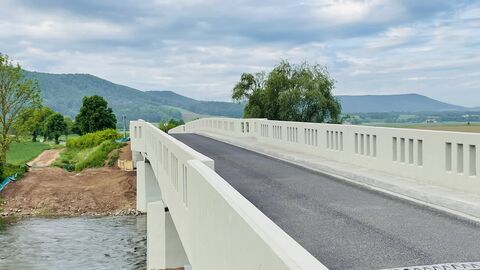 Denkmalgeschütze Werrabrücke zwischen Frieda und Aue 