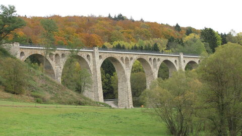 Reiherbachtalbrücke in Selbach Seitenansicht der Reiherbachtalbrücke in Selbach
