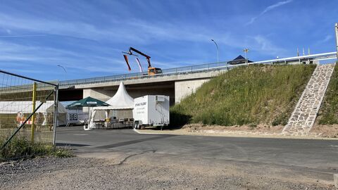 Brückenbauwerk Brücke von der Seite fotografiert