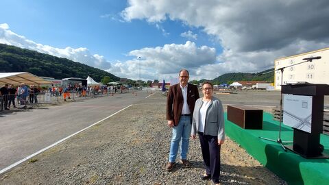 Eröffnung Hessische Schneepflugmeisterschaft Marburg 5 Eröffnung der Schneepflugmeisterschaften mit Dr. Rupert Pfeiffer von Hessen Mobil und einer Vertreterin der Stadt Marburg