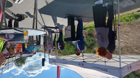 Verkehrsstaatssekretär Jens Deutschendorf hält eine kurze Rede