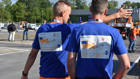 Eröffnung Hessische Schneepflugmeisterschaft Marburg 13 Das team der SM Frankenberg mit ihren leuchtend blauen Fahrer-T-Shirts