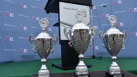 3. Hessische Schneepflugmeisterschaft Finale 8 Die silbernen Pokale für die drei bestplazierten Teams