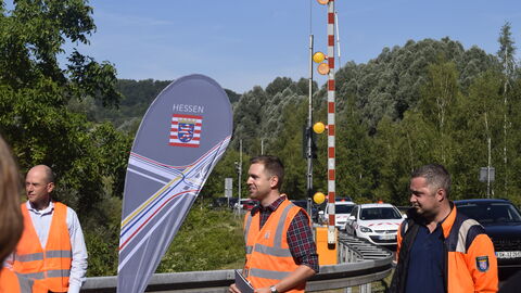 30 Jahre Schürzebergtunnel 2 Der Schürzebergtunnel im Werra-Meißner-Kreis feiert in diesem Jahr 30. Geburtstag. Zu diesem Anlass hatte hessen Mobil zu einem Pressetermin "Tag des offenen Tunnels" eingeladen und bot auch Führungen an.