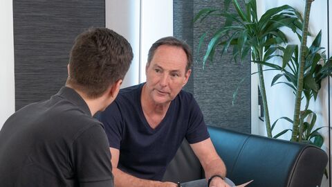 Professor Thomas Schröder, Vorsitzender der Gesellschaft zur Förderung des technischen Nachwuchses an der Hochschule Darmstadt, bei der Unterzeichnung der Kooperationsvereinbarung in Darmstadt. Professor Thomas Schröder, Vorsitzender der Gesellschaft zur Förderung des technischen Nachwuchses an der Hochschule Darmstadt, bei der Unterzeichnung der Kooperationsvereinbarung in Darmstadt.