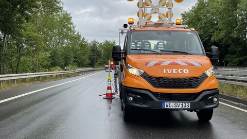 Der Leitkegelsetzer im Einsatz