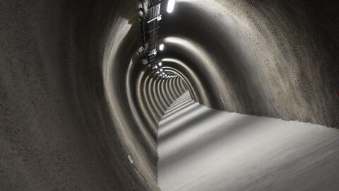 30 Jahre Schürzebergtunnel 13 Der Schürzebergtunnel im Werra-Meißner-Kreis feiert in diesem Jahr 30. Geburtstag. Zu diesem Anlass hatte hessen Mobil zu einem Pressetermin "Tag des offenen Tunnels" eingeladen und bot auch Führungen an.