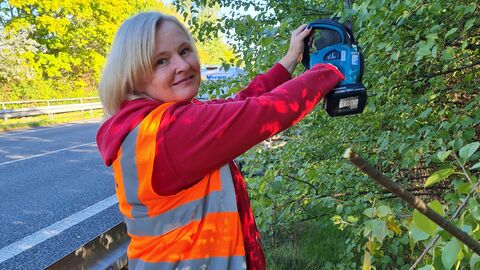 Wendy Emrich bei der Baumpflege
