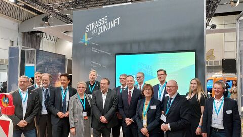 Gruppenfoto mit den Chefs der Straßenbauverwaltungen der Länder