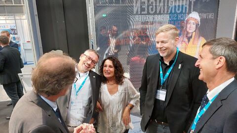 Gesprächssituation am Länderstand