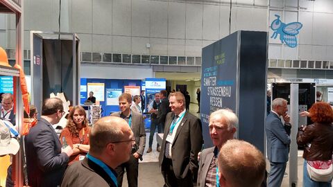 Gesprächssituation am Länderstand