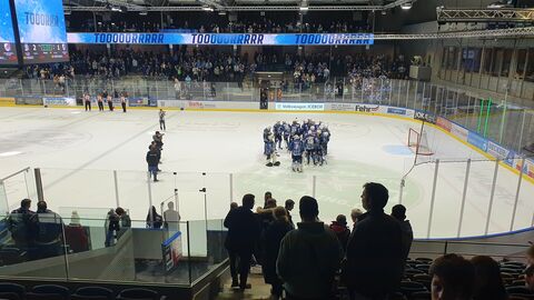 Hessen Mobil goes Kassel Huskies 11 Am Ende feierten di Huskies einen knappen Heimsieg - sicher auch Dank der lautstarken Unterstützung von Hessen Mobil