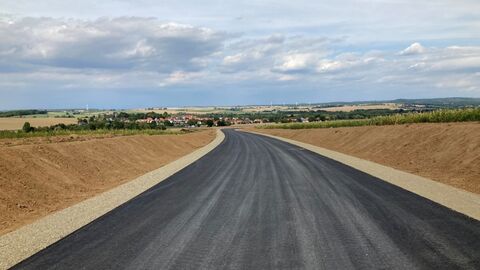 Fertiggestellte K 47 neu -Teilstrecke mit Blick auf Burguffeln