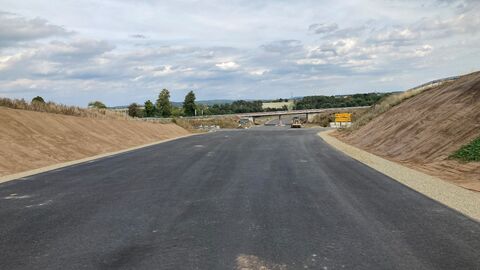 Fertiggestellte K 47 neu-Teilstrecke mit Blick auf Ende der diesjährigen Baustrecke bzw. Anschluss an Knotenpunkt B 83/ Kreisstraße 47neu