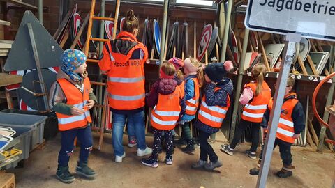 Besuch des Schilderlagers - eine wahre Schatzkammer