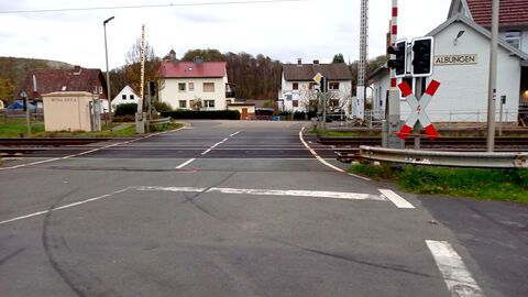 K 11: Bahnübergang Albungen 