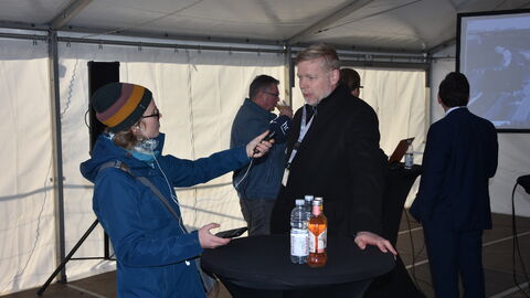 Eröffnung Infocenter OU Mörlenbach 27 Heiko Durth im Interview mit dem Hessischen Rundfunk