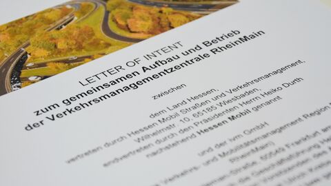 Symbolfoto Letter of Intent 