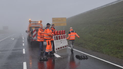 Das letzte Sperrschild hat die Straßenmeisterei heute pünktlich um 11:00 Uhr abgeräumt