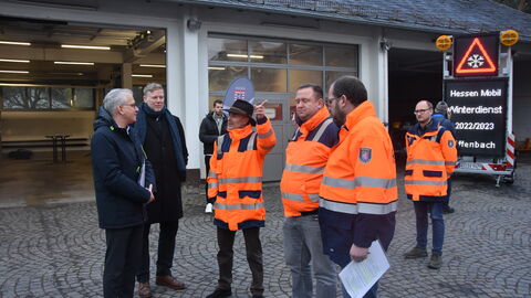 Pressetermin Auftakt Winterdienstsaison 2022/2023 - 1 Gesprächsrunde mit Verkehrsminister Tarek Al-Wazir