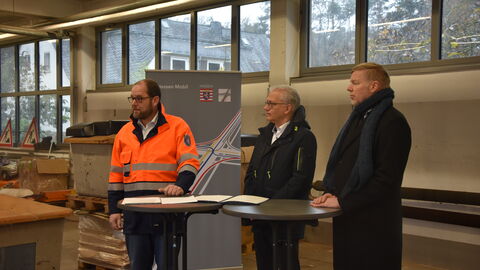 Pressetermin Auftakt Winterdienstsaison 2022/2023 - 4 Dr. Ruper Pfeiffer erläutert einige Details zur Organisation des Winterdienstes bei Hessen Mobil