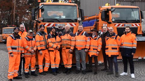 Pressetermin Auftakt Winterdienstsaison 2022/2023 - 20 Gruppenbild mit dem Team der SM Offenbach