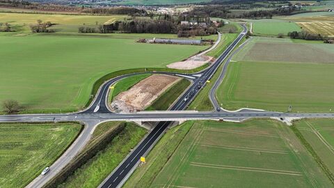 BW 3 – Überführung K 72, im Hintergrund BW 4 (Unterführung Hainbach) und BW 5 (Überführung Wirtschaftsweg Hasselhof) BW 3 – Überführung K 72, im Hintergrund BW 4 (Unterführung Hainbach) und BW 5 (Überführung Wirtschaftsweg Hasselhof)