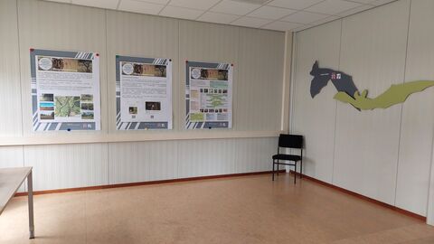 Große Plakate erklären die Aufgaben und Themenfelder der Landespflege