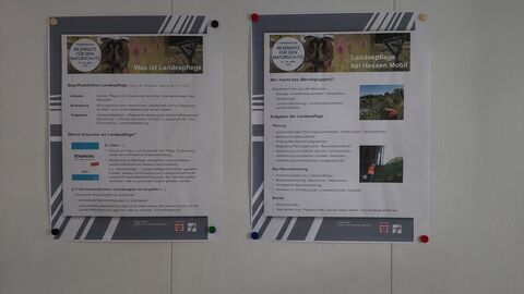 Große Plakate erklären die Aufgaben und Themenfelder der Landespflege