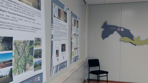 Große Plakate erklären die Aufgaben und Themenfelder der Landespflege