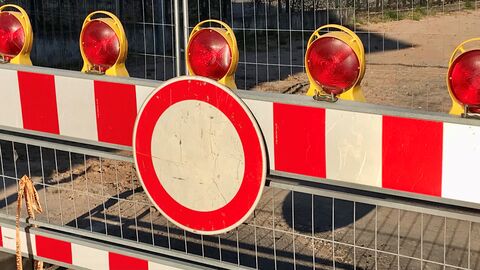 Absperrung mit Durchfahrtverbot Absperrung mit Durchfahrtverbot