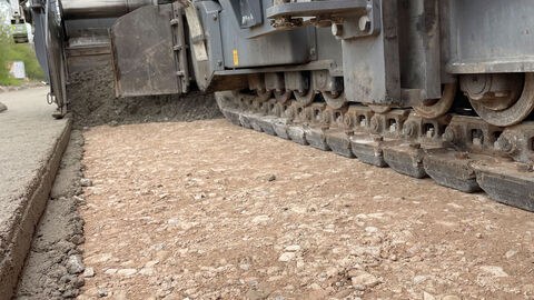 3-D-Einbaufertiger fertigt eine Fahrbahn