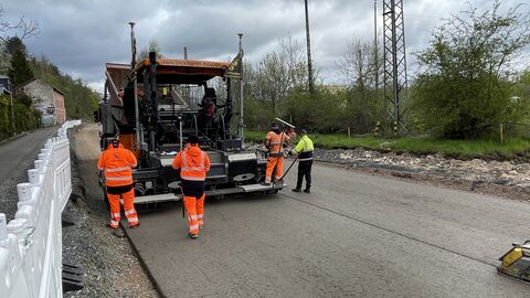 B 27 Eltmannshausen: Hessen Mobil setzt auf 3-D-Einbaufertiger - Schneller und effektiver dank moderner Technik