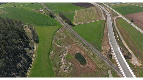 Drohnenaufnahme von den Renaturierungsarbeitenbach am Kuhbach bei Dorfitter