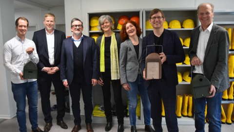 Präsident, Vizepräsidentin, Mitarbeiter von Hessen Mobil und der Staatssekretär besuchen die Baustelle OU Mörlenbach