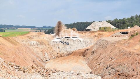 B 252 Ortsumgehung Vöhl-Dorfitter 5 Felsgestein wird gelockert