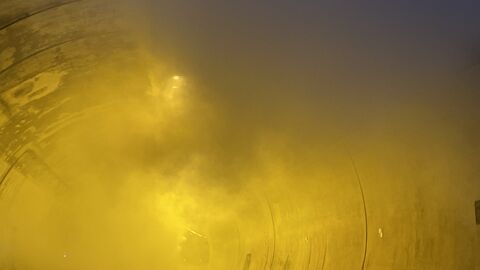 Rauchsimulation Schürzebergtunnel 3 Rauch wabert durch den Tunnel, der gelb beleuchtet ist