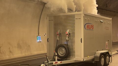 Rauchsimulation Schürzebergtunnel 9 Der Rauchsimulator steht in der Tunnelmitte und produziert Rauch